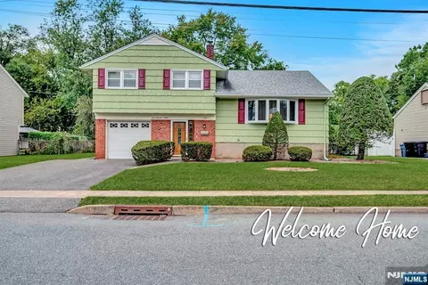 130 Sunset St, Dumont, NJ 07628