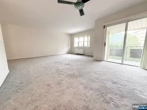 1111 River Rd #E17, Edgewater, NJ 07020 photo 1