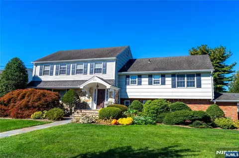 645 Cambridge Rd, Paramus, NJ 07652 photo 1
