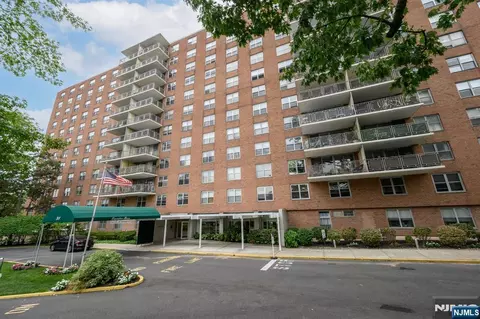 301 Beech St #4A, Hackensack, NJ 07601 photo 1