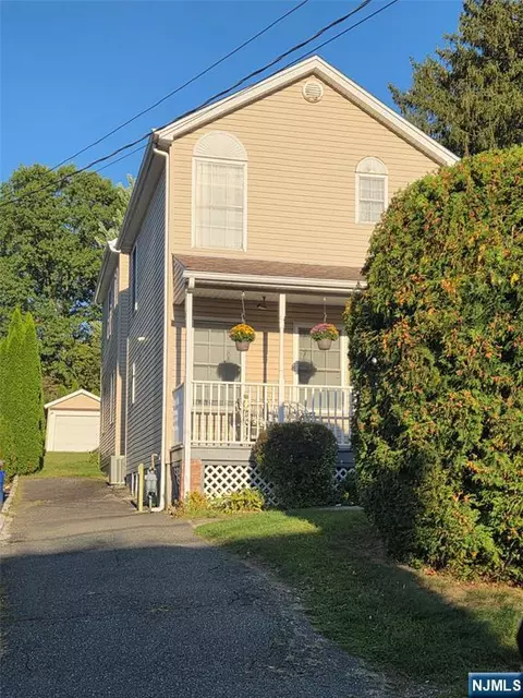 8 Highland Ave, Montville, NJ 07045