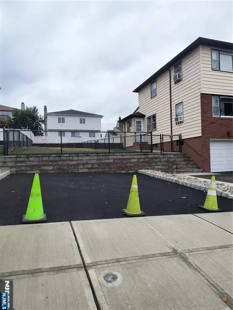 148 12th St, Wood Ridge, NJ 07075