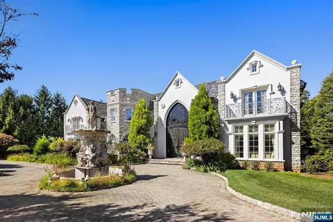 117 Truman Dr, Cresskill, NJ 07626