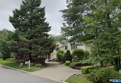 66 Adams Dr, Cresskill, NJ 07626