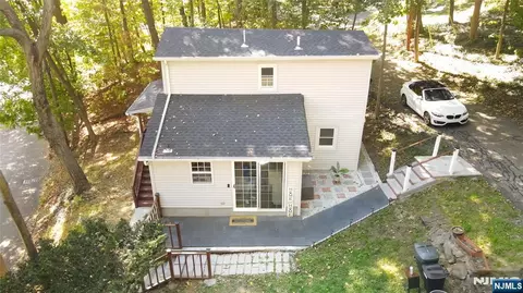 31 Station Rd, Denville, NJ 07834