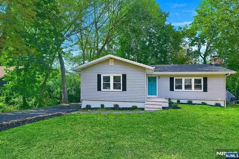 6 Tamarack Trl, Hardyston, NJ 07460