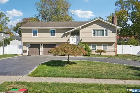 7 Wanda Ave, Wayne, NJ 07470