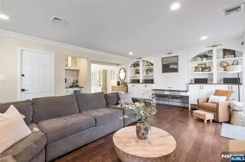 Living - 20 Dwight St, Wayne, NJ 07470 photo 1 of 1