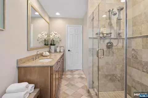 Bath - 20 Dwight St, Wayne, NJ 07470 photo 4 of 5