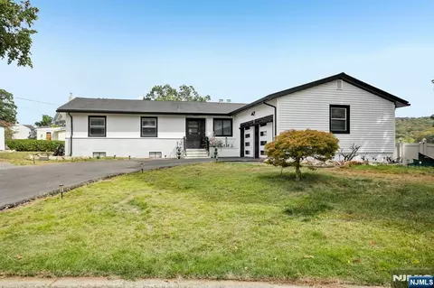 112 Park Pl, Pompton Lakes, NJ 07442
