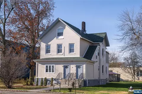 37 Riverside Ave, Little Ferry, NJ 07643