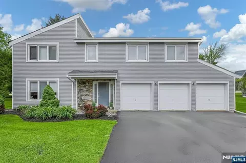 19 Holyoke Rd, Wayne, NJ 07470 photo 1