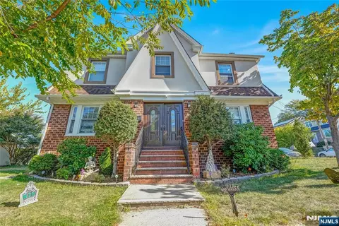 2 Dawson St, Belleville, NJ 07109