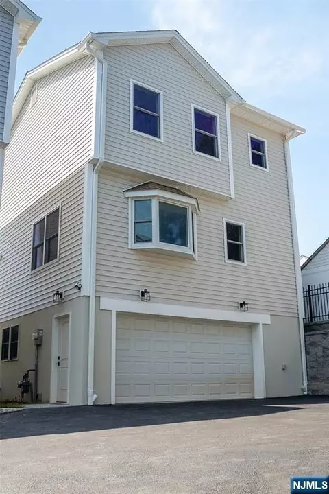182 E 25th St, Paterson, NJ 07514