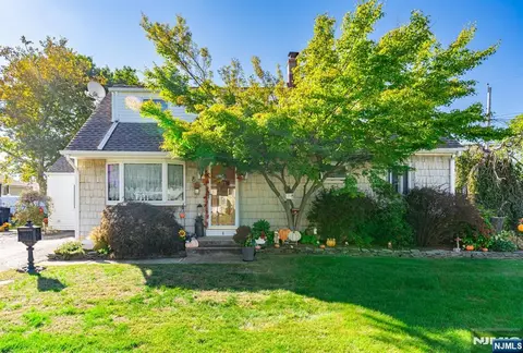 8 Lynn Blvd, Hazlet, NJ 07730