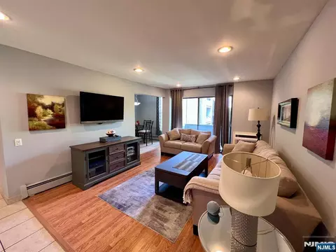 14 River #F, Nutley, NJ 07110