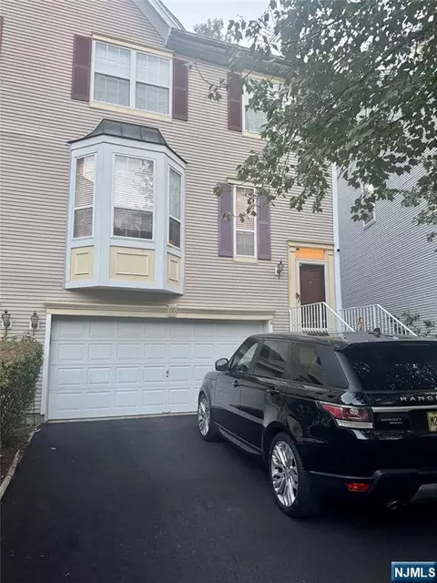 55 Bobolink Ct, Wayne, NJ 07470 photo 1