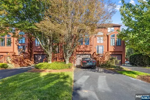 39 Sampson St #39, Saddle Brook, NJ 07663