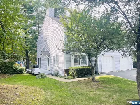 50 Beverly Ct, Fair Lawn, NJ 07410