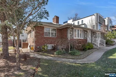 60 Edgewater Rd, Cliffside Park, NJ 07010