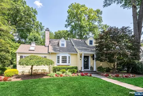 86 Carlton Ave, Ho Ho Kus, NJ 07423