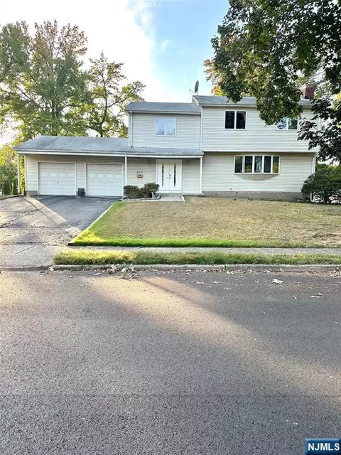 517 Fordham Pl, Paramus, NJ 07652 photo 1