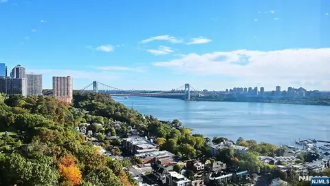 5 Horizon Rd #1208, Fort Lee, NJ 07024