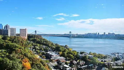 5 Horizon Rd #1208, Fort Lee, NJ 07024