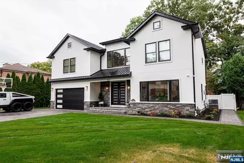 362 Harrison St, Paramus, NJ 07652