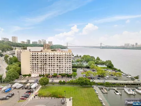 1055 River Rd #905, Edgewater, NJ 07020