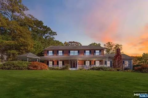 2 Upper Lake Rd, Oak Ridge, NJ 07438