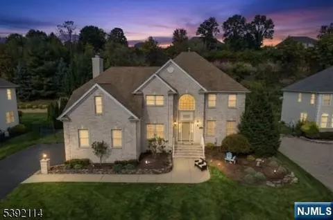 107 Hamilton Trl, Totowa, NJ 07512