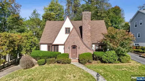 10 Randolph Pl, Verona, NJ 07044