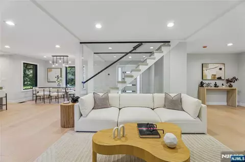 29 Woodland Park Dr, Tenafly, NJ 07670