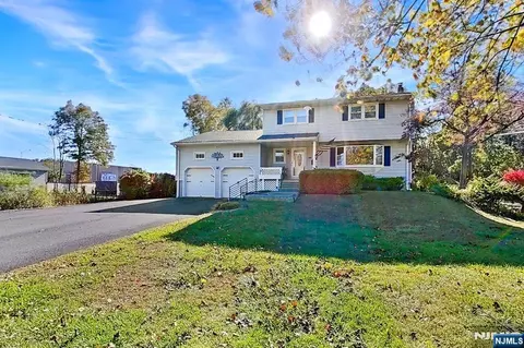 54 Mapledale Ave, Succasunna, NJ 07876