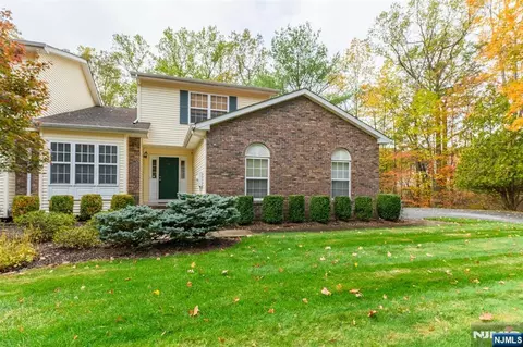95 Butternut Dr, Wayne, NJ 07470 photo 1