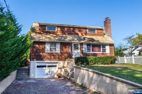 5 Seminole Trl, Denville, NJ 07834
