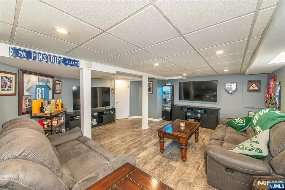Living - 96 Roosevelt Blvd, Oakland, NJ 07436 photo 2 of 2