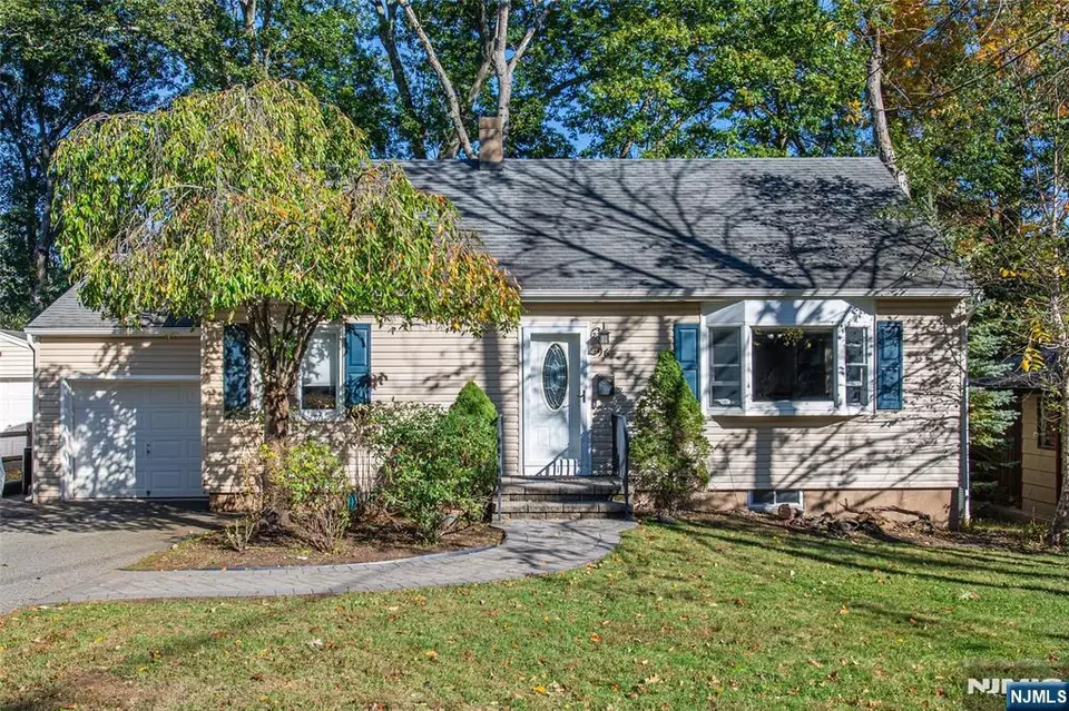 Exterior - 96 Roosevelt Blvd, Oakland, NJ 07436 photo 1 of 4
