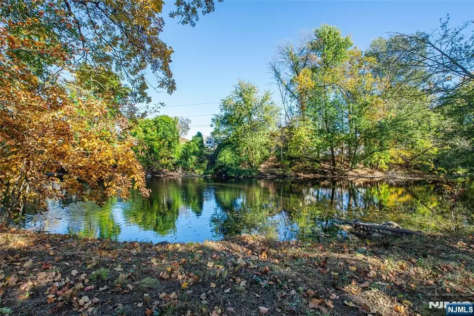 View/Area - 96 Roosevelt Blvd, Oakland, NJ 07436 photo 2 of 2