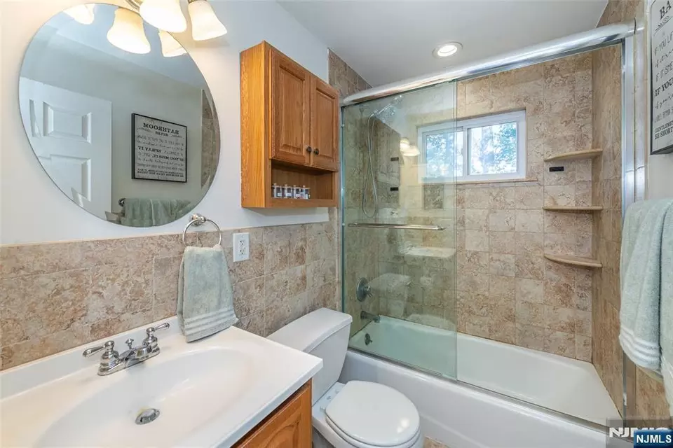 Bath - 96 Roosevelt Blvd, Oakland, NJ 07436 photo 1 of 1