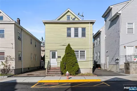 5 Edison Pl, East Rutherford, NJ 07073