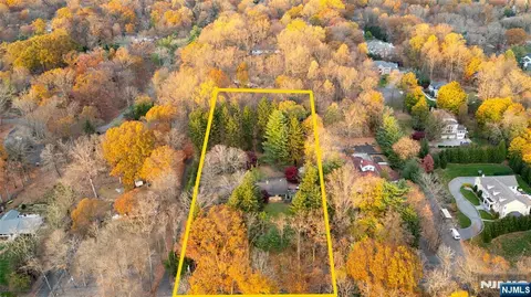 59 Old Stone Church Rd, Saddle River, NJ 07458