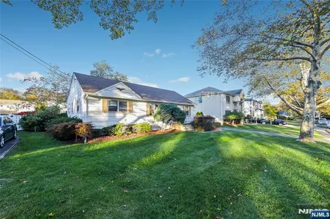 83 Birchwood Rd, Paramus, NJ 07652 photo 1