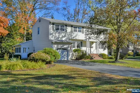 2 Carol Pl, Pequannock Township, NJ 07440
