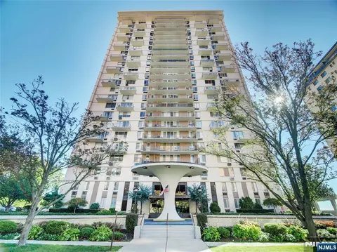 160 Overlook Ave #17C, Hackensack, NJ 07601 photo 1