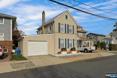 609 Chase Ave, Lyndhurst, NJ 07071