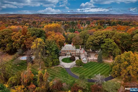 74 Village Rd, New Vernon, NJ 07976