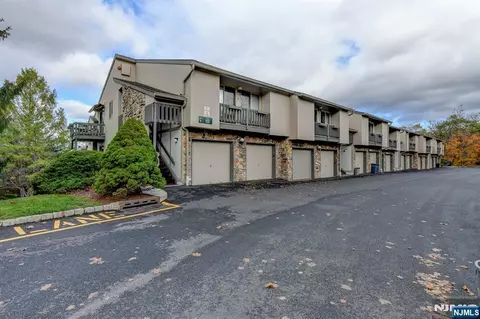2 Meyer Ct #1602, West Orange, NJ 07052