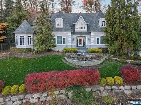 14 Henion Gdn, Mahwah, NJ 07430